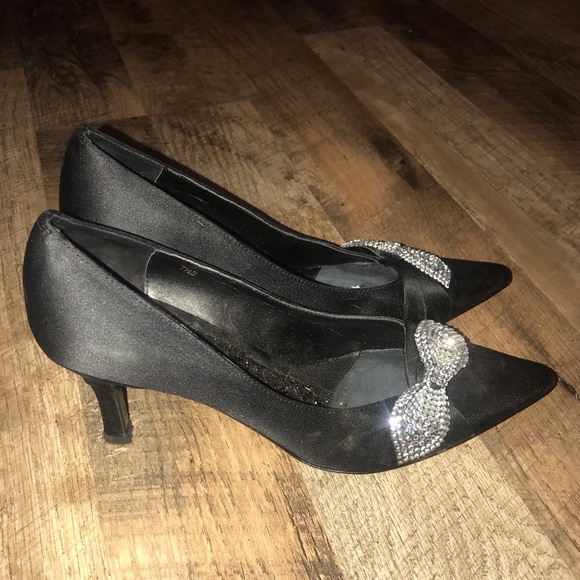 vaneli black pumps